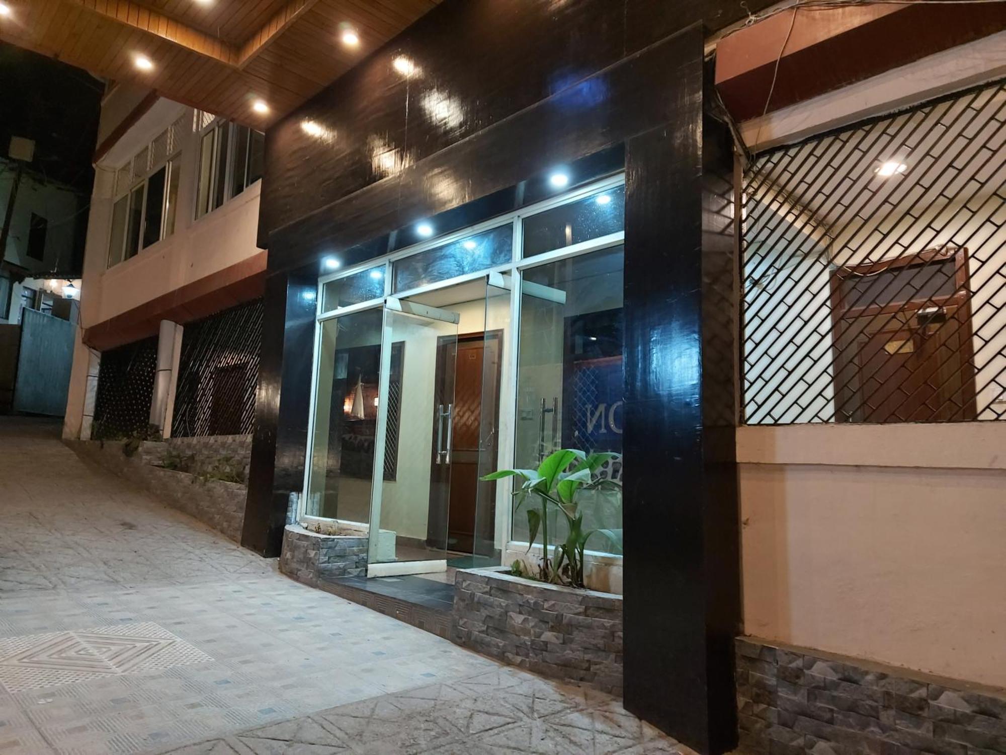 Goroomgo Moon Nainital Near Naini Lake - Parking & Lift Facilities -Hygiene And Spacious Room - Best Seller Exterior foto