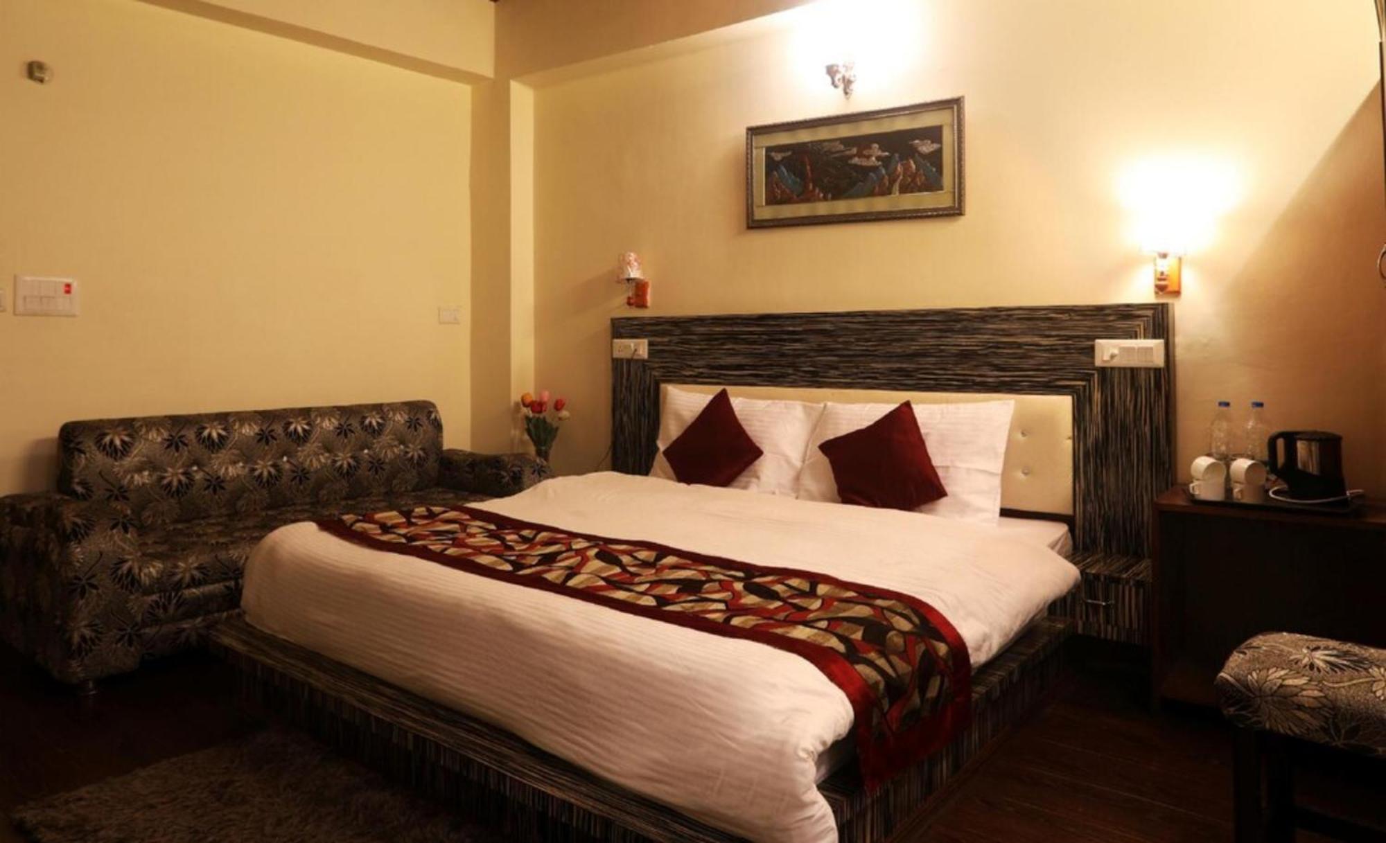 Goroomgo Moon Nainital Near Naini Lake - Parking & Lift Facilities -Hygiene And Spacious Room - Best Seller Exterior foto
